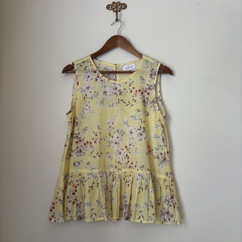 Velvet by Graham & Spencer Yellow Floral Peplum Tank Top Medium Coquette